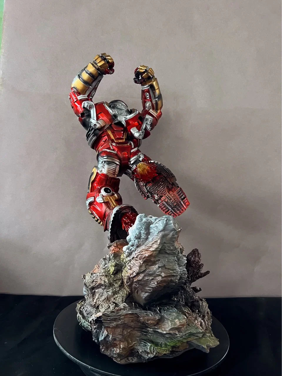 The Hulkbuster Fight Of Manhattan [50Cm] | Marvel Comics