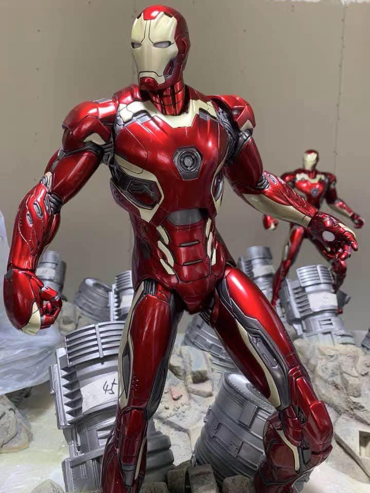 Iron Man MK 50. Statue - Ultron Finisher {With Lights} (1/4th Scale) | Marvel Cinematic Universe