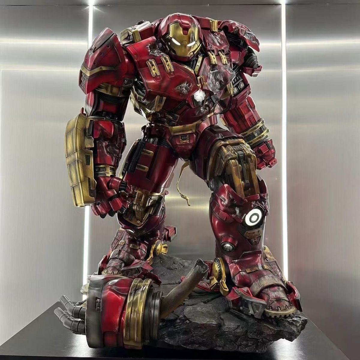 Battle Of Manhattan Hulkbuster (100Cm) | Kawaii Katta Resin Collection | Marvel Cinematic Universe