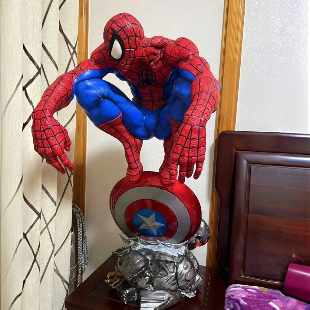Spiderman With Cap's Shield - Age Of Ultron Saga Statue (45Cm) | Marvel Comics
