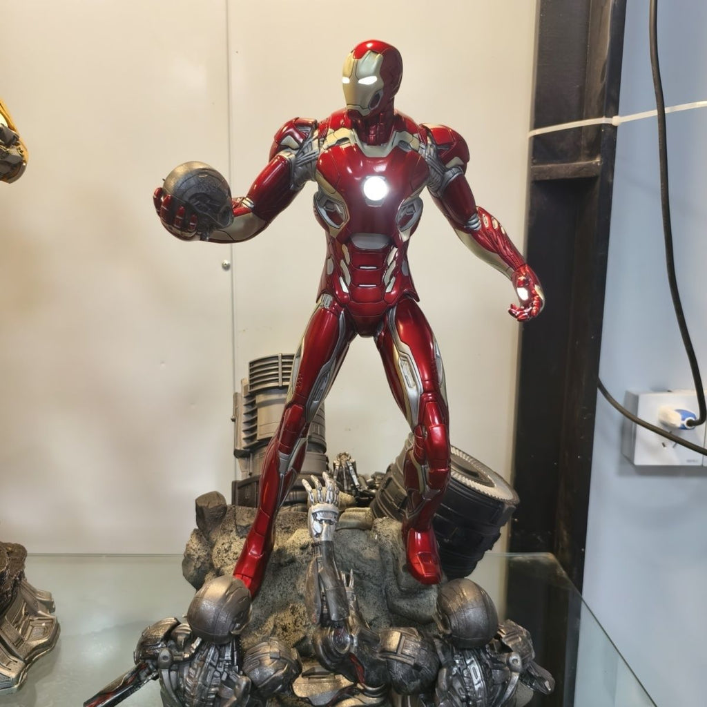 Iron Man MK 50. Statue - Ultron Finisher {With Lights} (1/4th Scale) | Marvel Cinematic Universe
