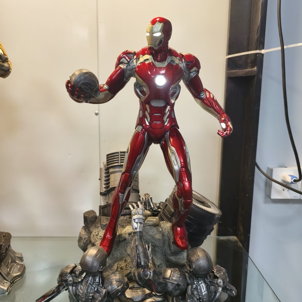 Iron Man MK 50. Statue - Ultron Finisher {With Lights} (1/4th Scale) | Marvel Cinematic Universe