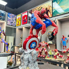 Spiderman With Cap's Shield - Age Of Ultron Saga Statue (45Cm) | Marvel Comics